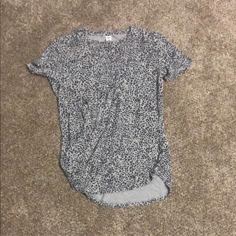 Old Navy Black and White Leopard Print Women's Tee